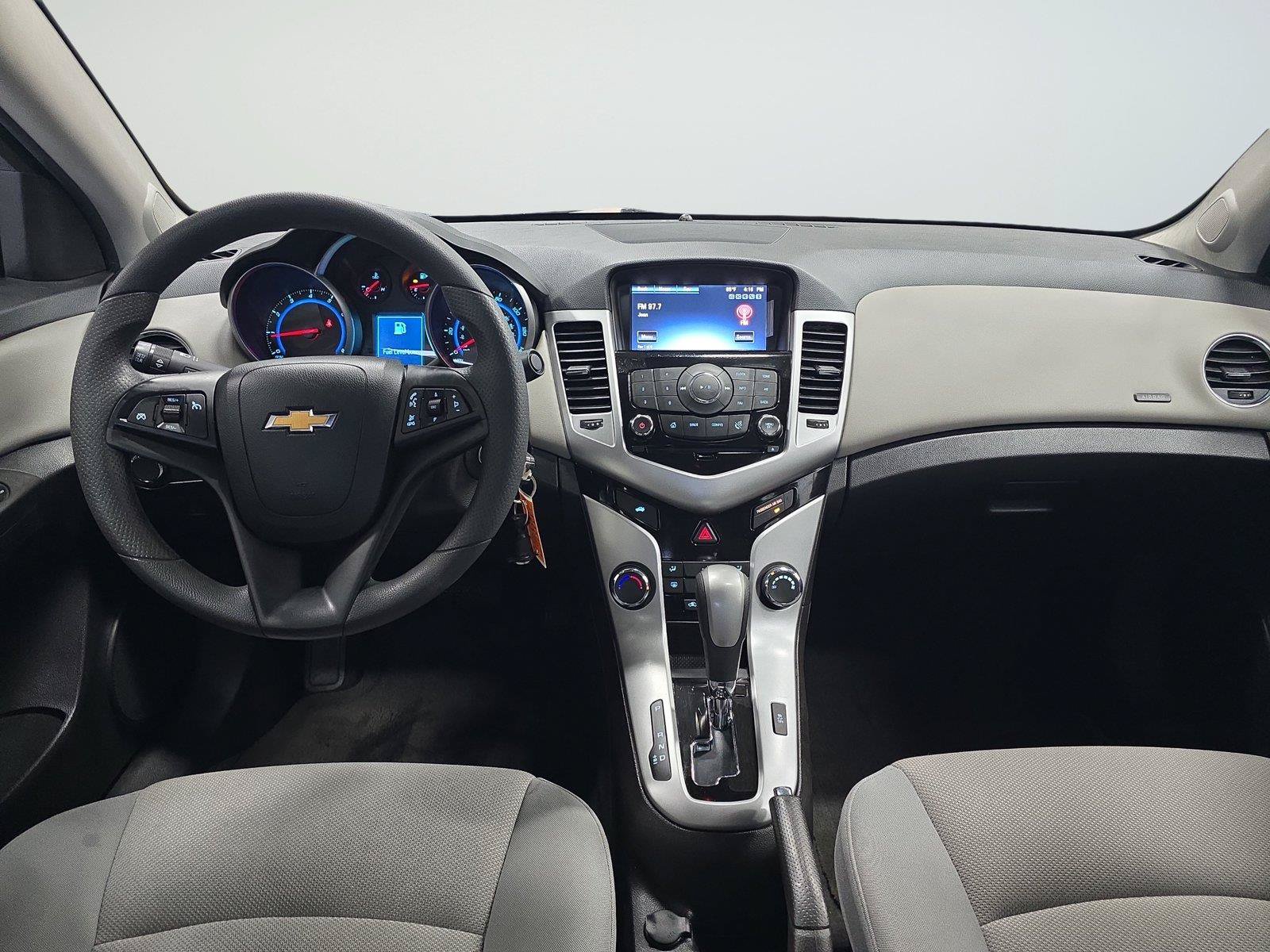 Used 2016 Chevrolet Cruze LT w/ Technology Package FWD image 9