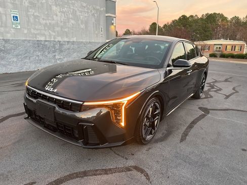 Used 2025 Kia K4 GT-Line w/ GT-Line Premium Package image 3