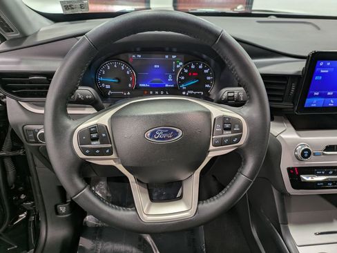 Used 2023 Ford Explorer XLT image 19