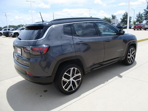 Used 2024 Jeep Compass Limited w/ Elite Group AWD/4WD image 7
