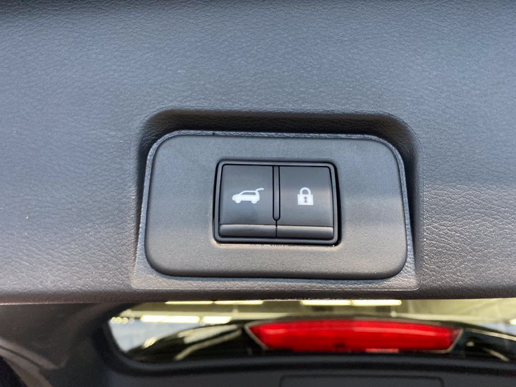 Used 2025 Nissan Rogue SV AWD/4WD image 34