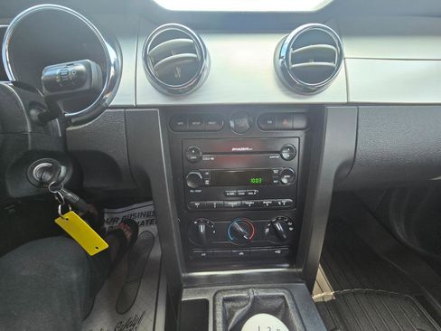 Used 2005 Ford Mustang GT RWD image 9