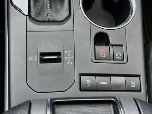 Used 2022 Toyota Highlander XSE FWD image 29