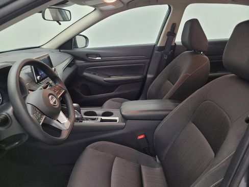 Used 2025 Nissan Altima 2.5 SV FWD image 17