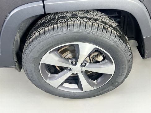 Used 2022 Jeep Cherokee Limited image 30