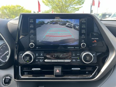 Used 2022 Toyota Highlander XLE image 27