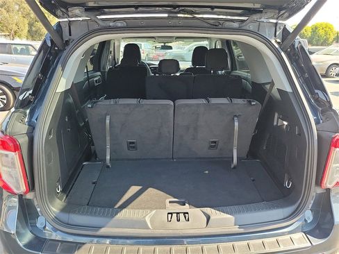 Used 2023 Ford Explorer XLT image 23