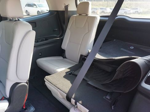 Used 2024 Kia Telluride S w/ S Sunroof Package FWD image 18