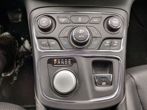 Used 2016 Chrysler 200 S w/ Sun & Sound Group image 7