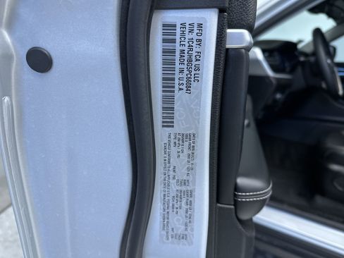 Used 2023 Jeep Grand Cherokee Limited AWD/4WD image 13