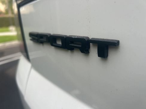 Used 2018 Land Rover Range Rover Sport SE image 19