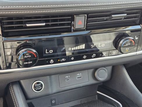 Used 2023 Nissan Rogue Platinum image 19