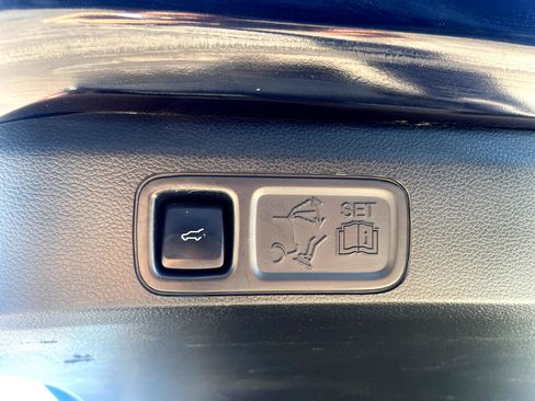 Used 2021 Lincoln Navigator Reserve image 9