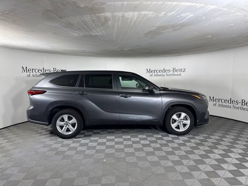 Used 2023 Toyota Highlander LE FWD image 8
