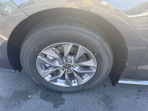 New 2025 Toyota Sienna LE image 9