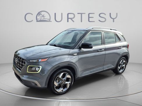 Used 2022 Hyundai Venue Limited FWD image 1