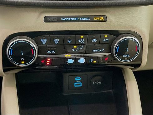 Used 2022 Ford Escape Titanium w/ Class II Trailer Tow Package image 17