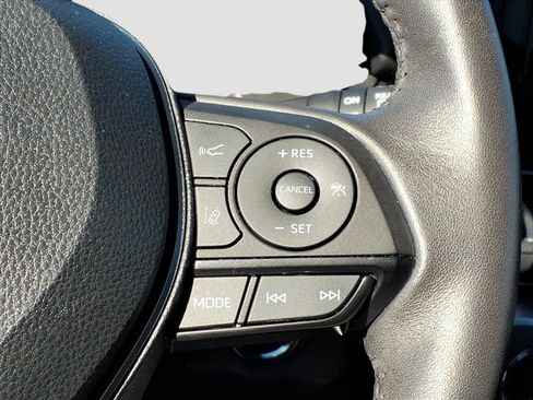 Used 2022 Toyota RAV4 XLE Premium image 24