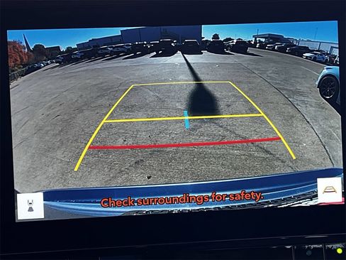 Used 2024 Toyota Highlander Limited image 16