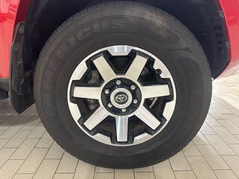 Used 2019 Toyota 4Runner TRD Off-Road Premium AWD/4WD image 12