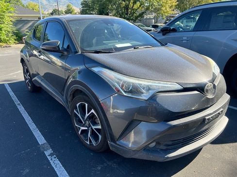 Used 2018 Toyota C-HR XLE FWD image 2