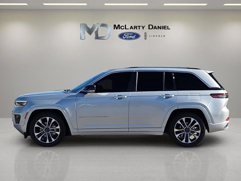 Used 2024 Jeep Grand Cherokee Overland w/ Luxury Tech Group IV AWD/4WD image 3