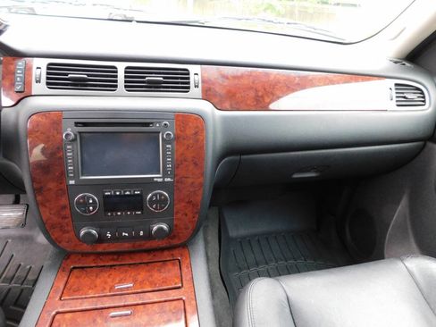 Used 2013 Chevrolet Suburban LTZ AWD/4WD image 10