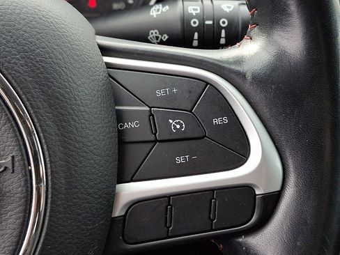 Used 2020 Jeep Compass Trailhawk AWD/4WD image 22