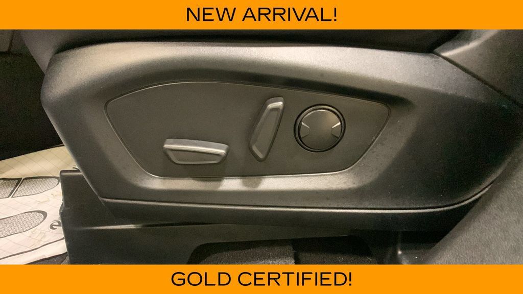 Used 2023 Ford Explorer XLT w/ Equipment Group 202A AWD/4WD image 32