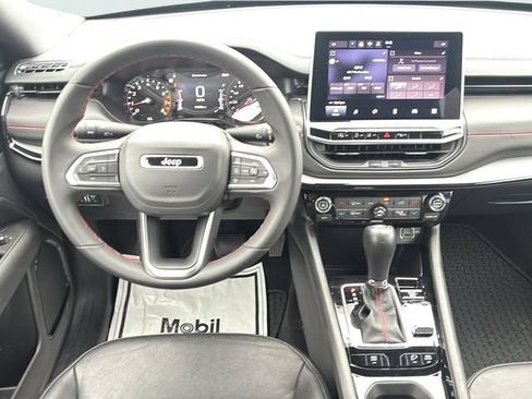 Used 2025 Jeep Compass Trailhawk AWD/4WD image 19