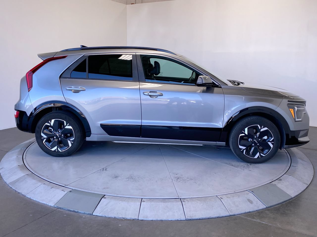 Certified 2024 Kia Niro Wind FWD image 6