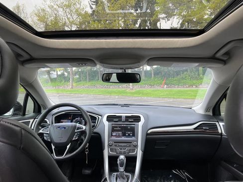 Used 2016 Ford Fusion SE w/ Equipment Group 202A FWD image 11