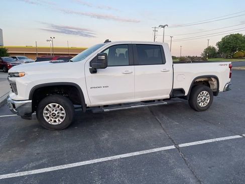 Used 2025 Chevrolet Silverado 2500 LT w/ Convenience Package AWD/4WD image 7