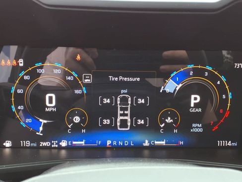 Certified 2024 Chevrolet Colorado Trail Boss w/ Technology Package AWD/4WD image 9