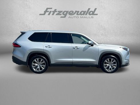 Used 2024 Toyota Grand Highlander AWD image 3