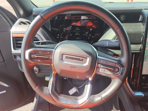 Used 2025 GMC Yukon Denali RWD image 8