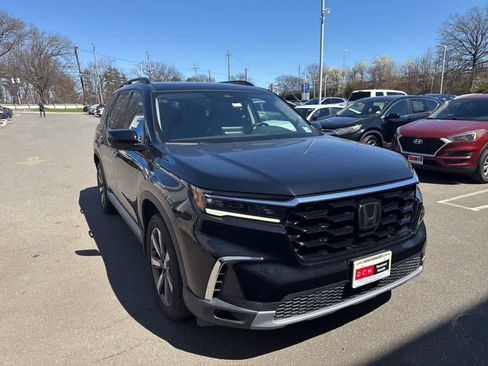 Certified 2023 Honda Pilot Touring image 11