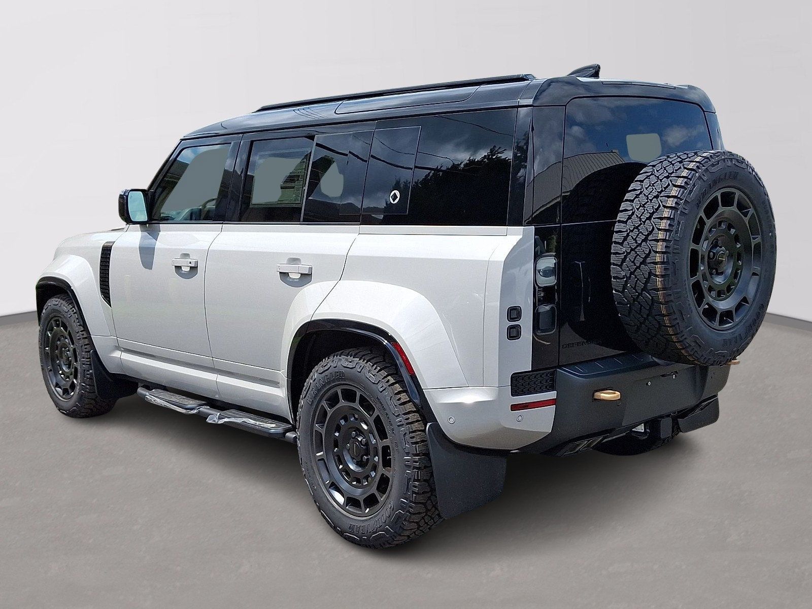 New 2026 Land Rover Defender 110 OCTA AWD/4WD image 4