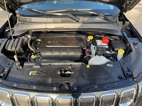 Used 2022 Jeep Compass Limited image 37