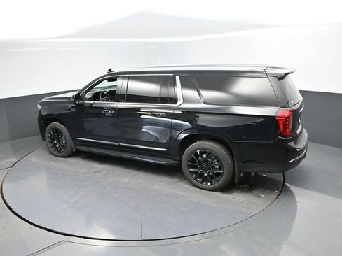 Used 2024 GMC Yukon XL SLT w/ SLT Luxury Package AWD/4WD image 45