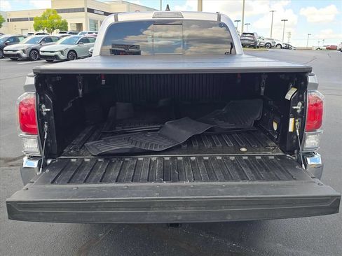 Used 2021 Toyota Tacoma TRD Off-Road AWD/4WD image 12