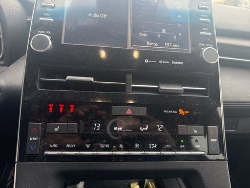 Used 2019 Toyota Avalon XLE image 22