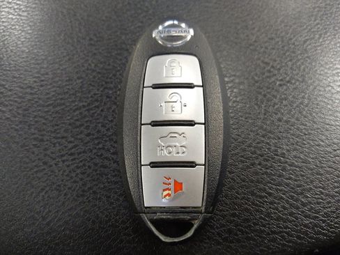 Used 2022 Nissan Versa SV w/ Trunk Package FWD image 32