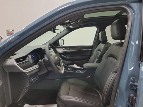 New 2026 Jeep Grand Cherokee Limited w/ Limited Altitude Package AWD/4WD image 9
