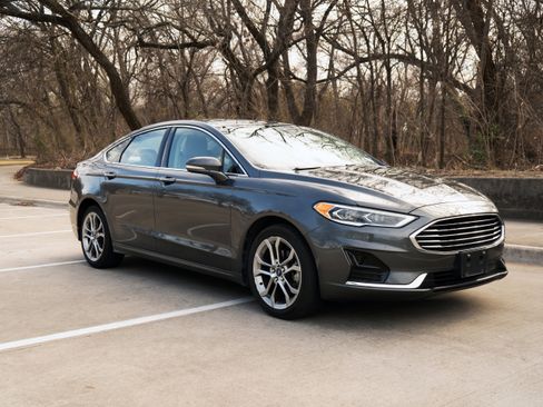 Used 2019 Ford Fusion SEL image 2