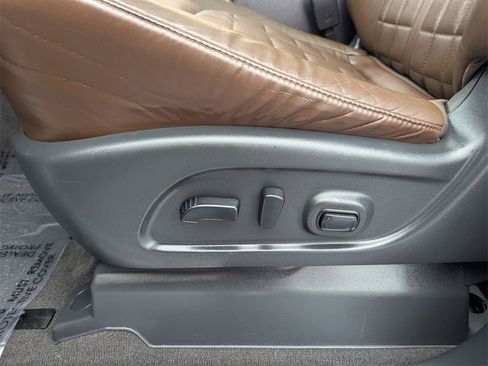 Used 2021 Nissan Titan Platinum Reserve w/ Moonroof Package image 11