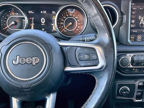 Certified 2020 Jeep Gladiator Overland AWD/4WD image 7