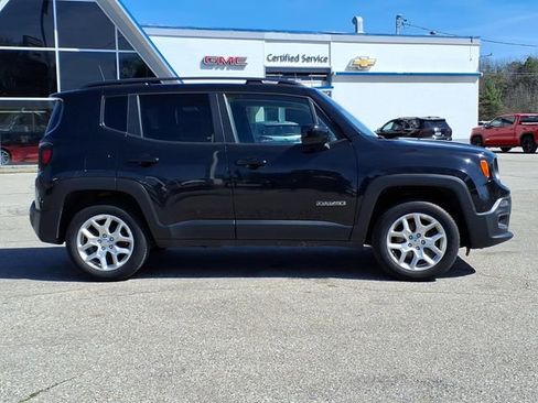 Used 2018 Jeep Renegade Latitude w/ Cold Weather Group image 6
