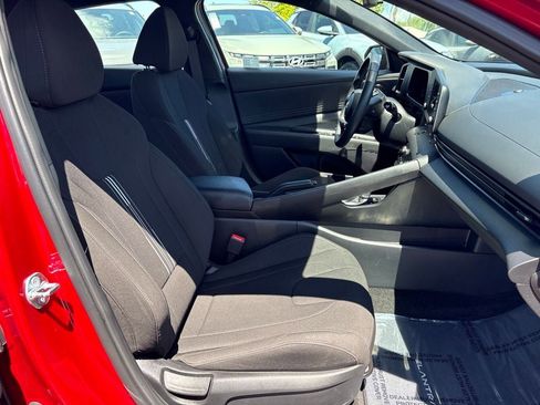 Certified 2025 Hyundai Elantra Sport FWD image 30