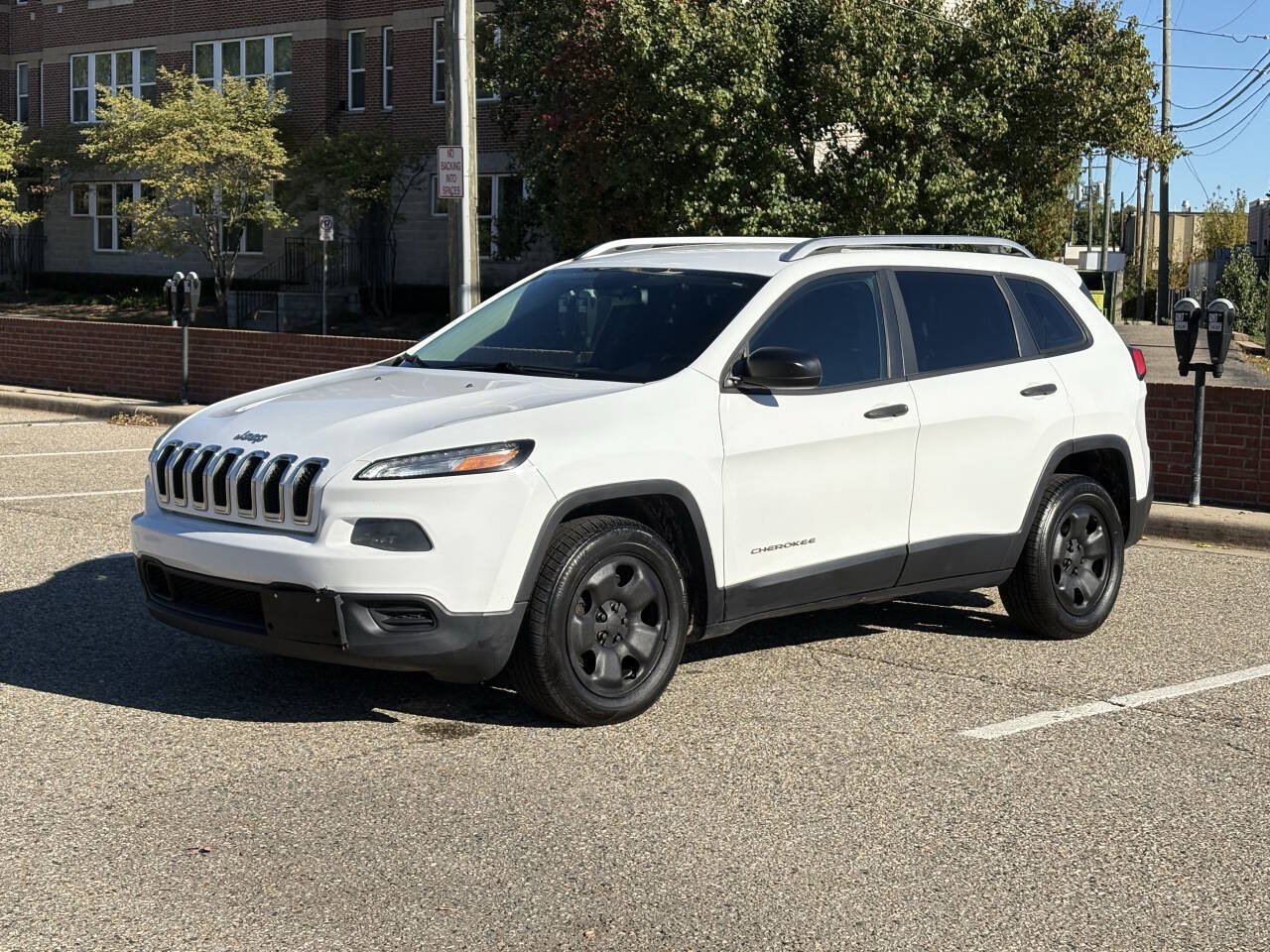 Used 2014 Jeep Cherokee Sport w/ Cold Weather Group FWD image 2